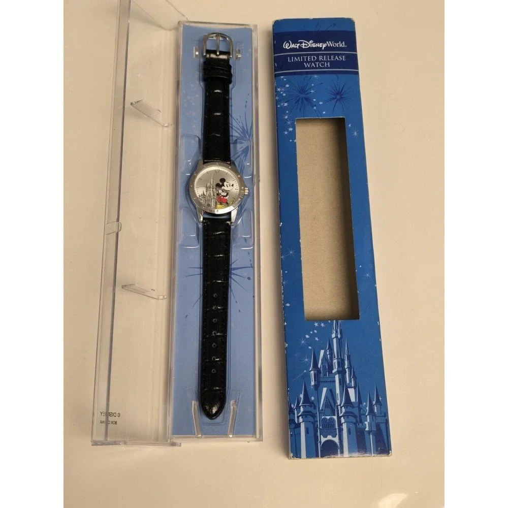 New NOS Walt Disney World Limited Release Edition Watch Cinderella Castle (AB2-4
